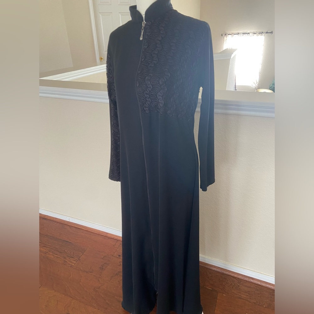 COPY - USED ABAYA MINOR DEFECT